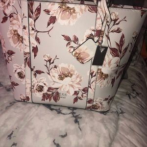 Guess floral tote